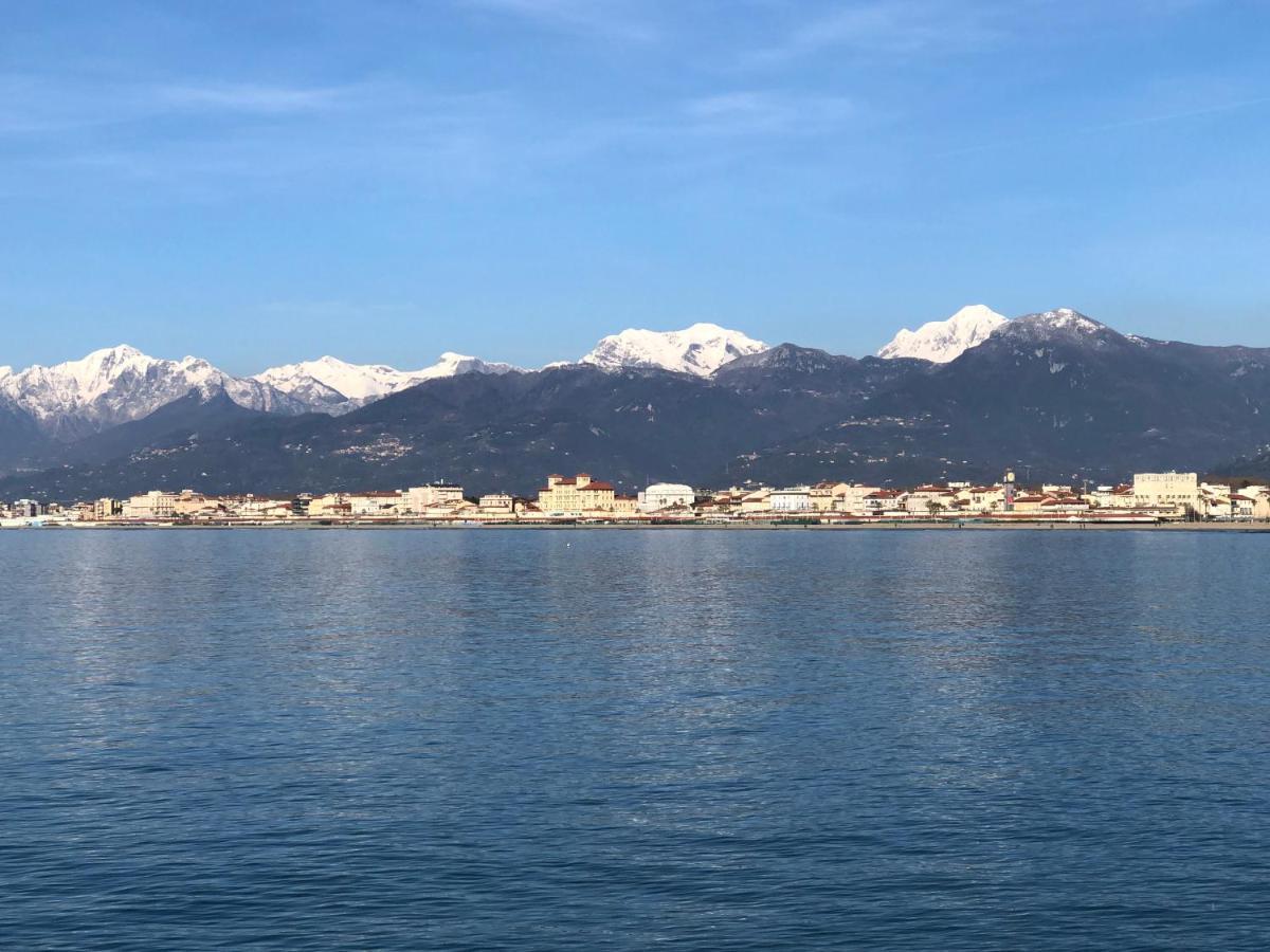 Riva Dei Fiori Apartment Viareggio Luaran gambar